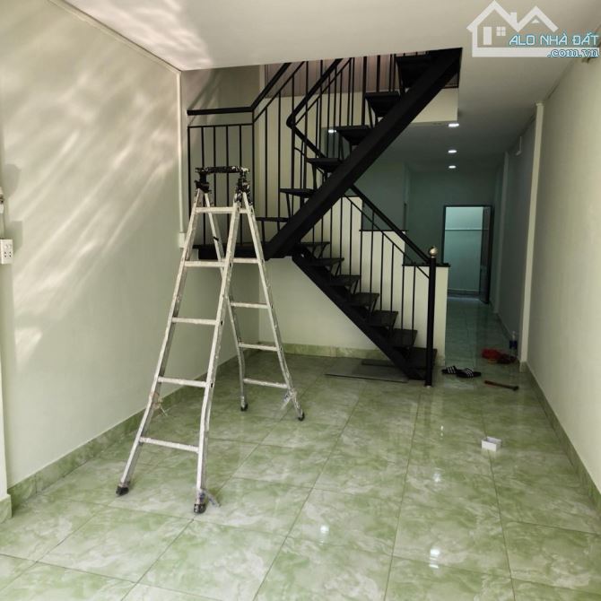 Nhà 2 tầng, sổ vuông vắn, Dt: 63 m2 công nhận đủ, chỉ 4,9 tỷ  TL - 2