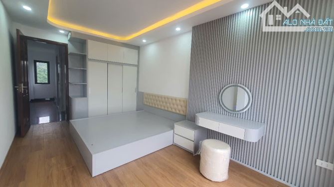 BÁN NHÀ TẠI NGÃ BA ĐÔNG MỸ- THANH TRÌ- Ô TÔ ĐỖ CỬA - 2