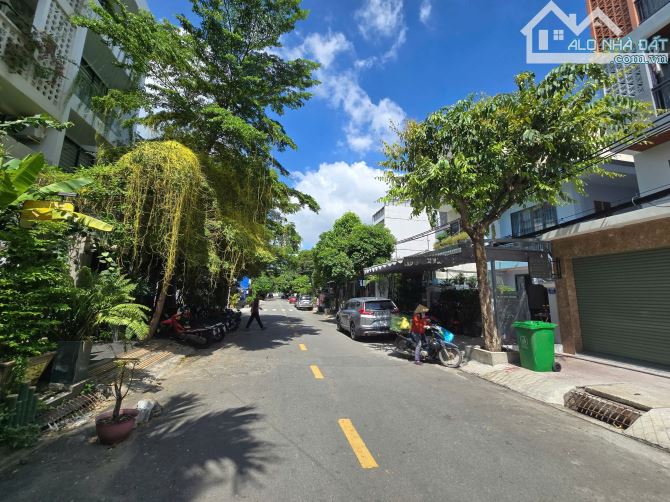 Chỉ 42 Tỷ-Sở Hữu Ngay Tòa Nhà 1 Hầm 5 Tầng 185m2(7mx26m) Ngay Ga Metro Rạch Chiếc,Quận 2 - 3