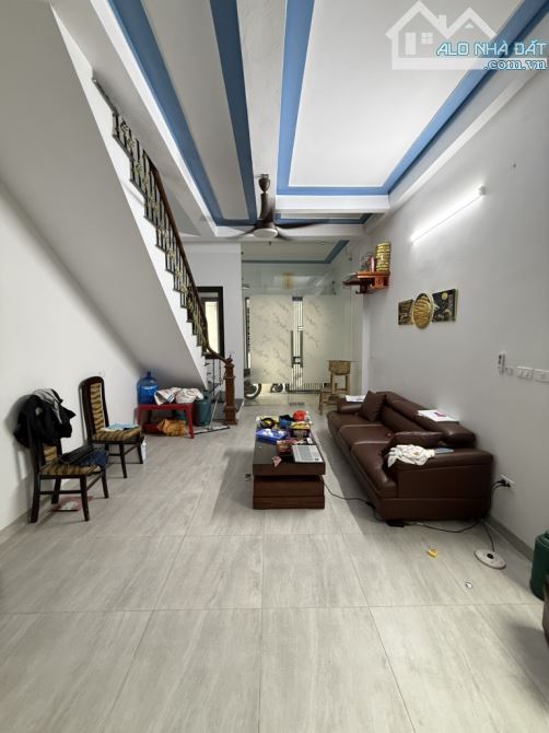 NHÀ DÂN XÂY  3T VÂN NỘI ĐÔNG ANH Ô TÔ ĐỖ CỬA DT52M2 GIÁ 4.8 TỶ - 3