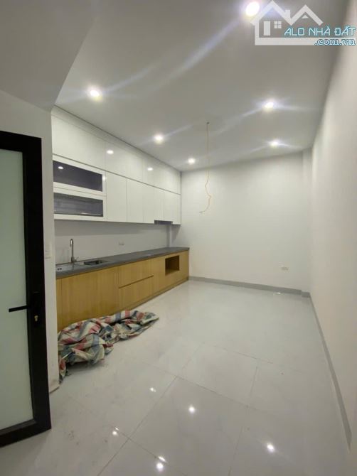 Cách chợ ỷ la 200m. Ngay sát trục Lê Trọng Tấn - Lê Quang Đạo. Giá hơn 5 tỷ - 3