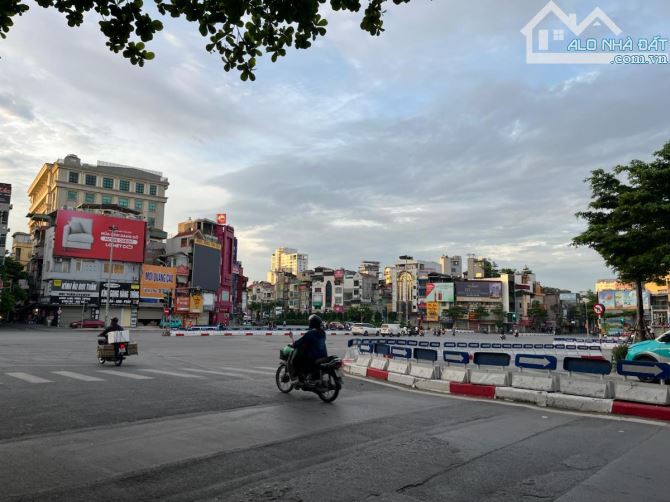 Hiếm! Bán Nhà Đê La Thành, Đống Đa -Lô Góc -Ôtô- Kinh Doanh-45M2 - 5Tầng - Mt5m - 19.9 Tỷ - 3