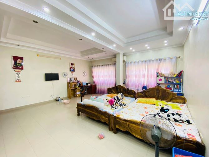 Bán nhà mặt phố Đồng Nhân, SĐCC 80m2, mặt tiền hơn 5m - 3
