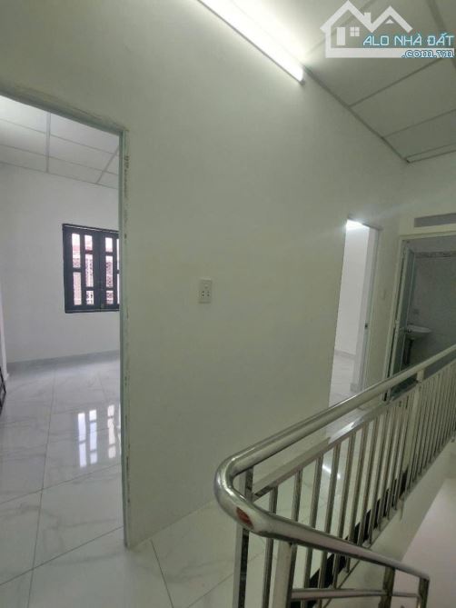 💥NGAY CHỢ TÂN TRỤ - ĐƯỜNG NHỰA THÔNG - Ô TÔ NGỦ TRONG NHÀ - 2 TẦNG - DT 4.5M x 17M - SỔ V - 3