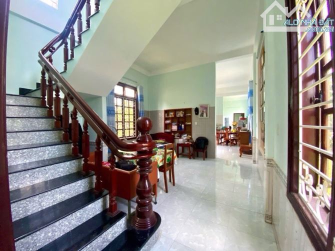 Chính chủ gửi bán nhà 2,5 tầng ngay trung tâm thành phố.Gần khách sạn huế riverside.chỉ 3 - 3