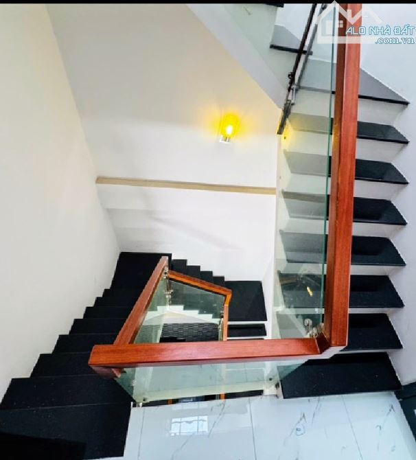 NHÀ BÌNH ĐÔNG BÊN HÔNG CHỢ LỚN, XE HƠI ĐỖ CỬA Ngang 3,8x20m 4Tầng 5Pn SHR, Nhỉnh 5 tỷ - 3