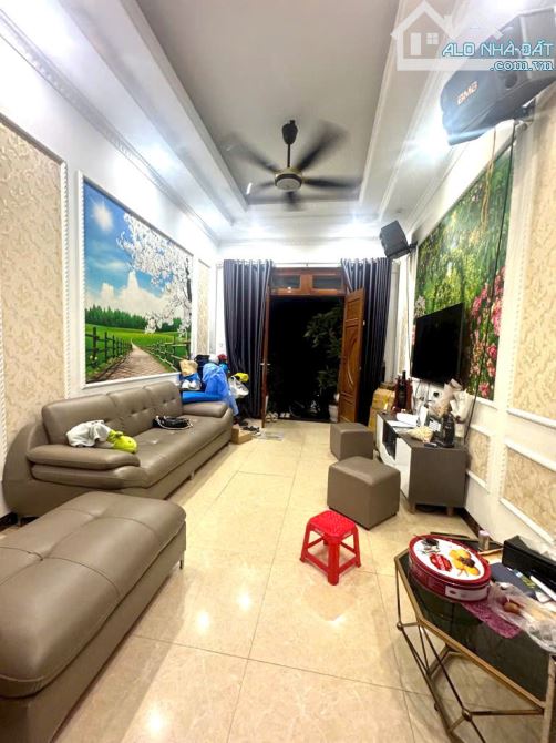 BÁN NHÀ THẠCH BÀN - LONG BIÊN - VỊ TRÍ ĐẸP, NHÀ ĐẸP, GIÁ HỢP LÝ, TẶNG NỘI THẤT, Ở NGAY - 3