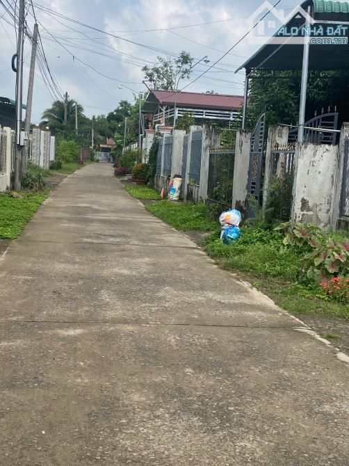 bán 463m2 đất ở tại nông thôn,đất nằm khu dân cư đông đúc,đất phân ra được 2 lô,giá đâu ư - 3