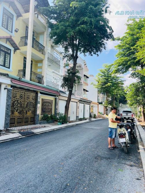 BÁN VILLA MẶT TIỀN NỘI BỘ -NGAY AEON TÊN LỬA NGANG 7X 15M - 4 TẦNG- CHỈ NHỈNH 12 TỶ - 3