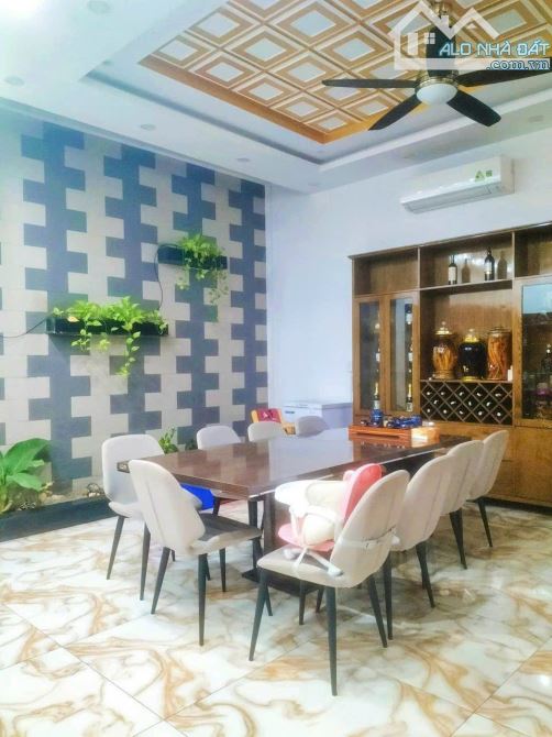 Chỉ đúng 35 tỷ sở hữu ngay nhà MT Sư Vạn Hạnh Q. 5 đối diện khách sạn Winsor DT: 4mx26m - 3