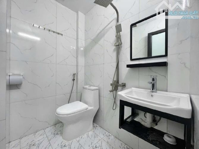 BÁN TOÀ CHDV CCMN NGUYỄN HY QUANG ĐỐNG ĐA - 110M 9T MT 6.1M - GẦN XÃ ĐÀN 28P 300TR/THÁNG - 3
