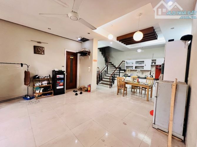 BÁN NHÀ LÔ GÓC SÁT PHỐ VIEW HỒ 28 TỶ 100m 5 TẦNG MT 9m Ô TÔ 4 CHỖ ĐỖ CỬA TRÍCH SÀI TÂY HỒ - 3