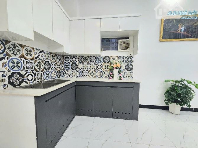 BÁN NHÀ HƯNG PHÚ - QUẬN 8 - DTSD 68M2 - 3 TẦNG - HOÀN CÔNG ĐỦ -  CHỈ HƠN 4 TỈ XÍU . - 3