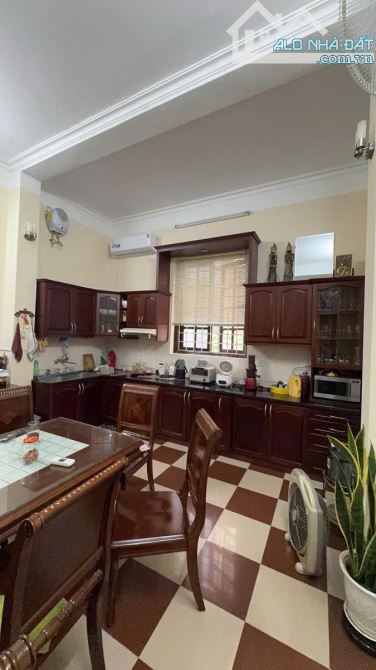 NGUYỄN VĂN HUYÊN - CẦU GIẤY - DT 65M2 x 4T - MT 4,7M-21 TỶ-PHÂN LÔ-2 THOÁNG-GẦN PHỐ - 3