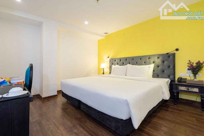 ( Chủ vay Bank Giảm 50 Tỷ ) Bán Khách Sạn Mặt Phố Mã Mây - 360m2 x 9T - MT 12m - 315 Tỷ