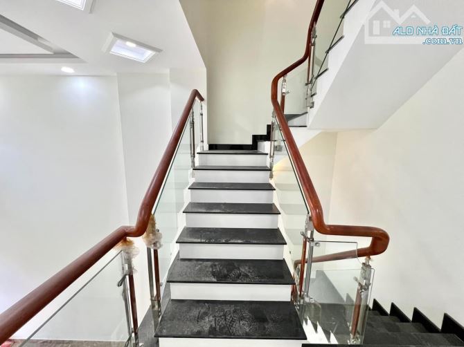 Nhà 5 TẦNG - 1/ngắn HÀ HUY GIÁP , Quận 12 - DT 4x16- đường nhựa 12m - chỉ 5.7 tỷ - 4