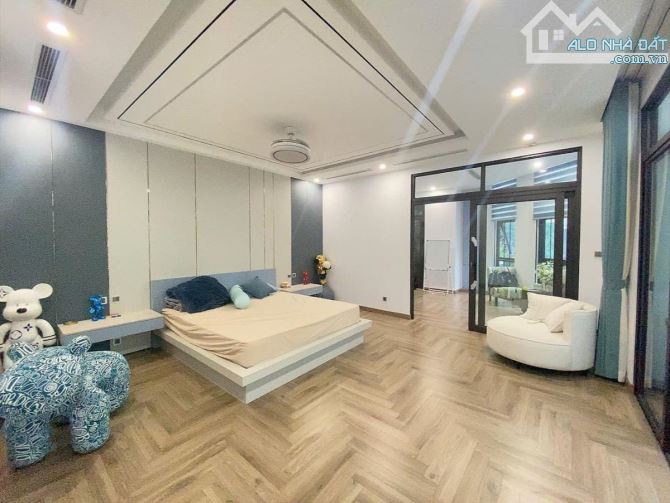 Đẹp! Hơn 16 Tỷ- Bán Nhà Giải Phóng, Hoàng Mai, 80x4T- Ô Tô-Phân Lô-LK- Vỉa Hè-KD-VP