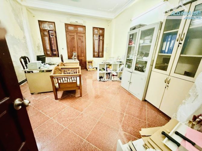 Bán nhà Nguyễn Chí Thanh, 50m2 x 5T, MT 4,3m. Vỉa hè oto tránh. KD đẳng cấp. 24,8 tỷ (TL). - 4