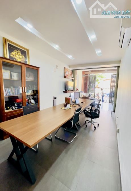 BIỆT THỰ COMPOUND NGAY GLOBAL CITY - CAO TỐC - ĐỖ XUÂN HỢP - 180M2 - 4 TẦNG ĐÚC MỚI - 4