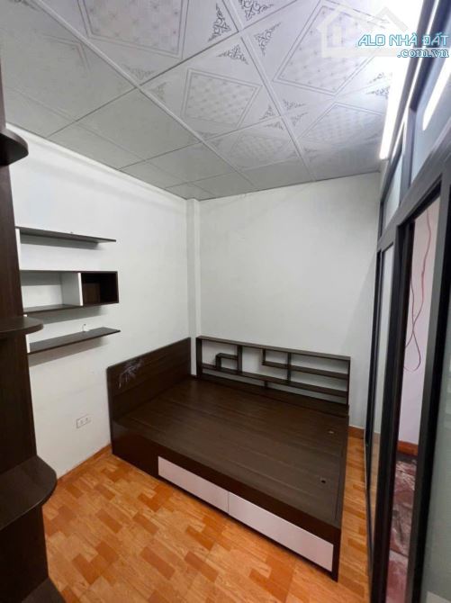CHỈ NHỈNH 4 TỶ - CÓ NHÀ 3 TẦNG OTO ĐỖ 10M - SÁT GLEMXICO LÊ TRỌNG TẤN HÀ ĐÔNG SIÊU HIẾM!!! - 4