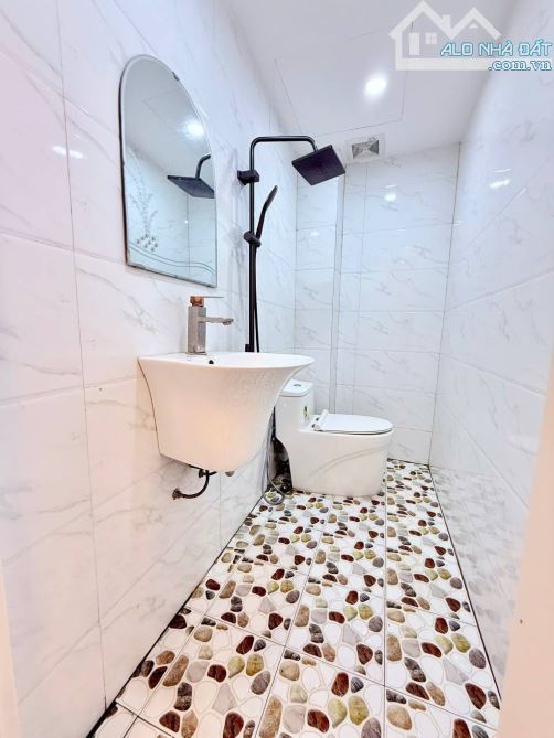 NHÀ ĐẸP TÔN ĐỨC THẮNG - CỰC THOÁNG - FULL NỘI THẤT XỊN - CÓ SÂN ĐỂ XE - Ở SƯỚNG. - 4