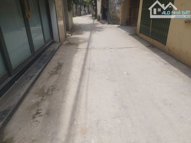 BÁN NHÀ PHỐ THẠCH BÀN LONG BIÊN 5.3 TỶ 35m 5 TẦNG, 3 PN, MT 4m Ô TÔ KINH DOANH, GẦN AEON - 4