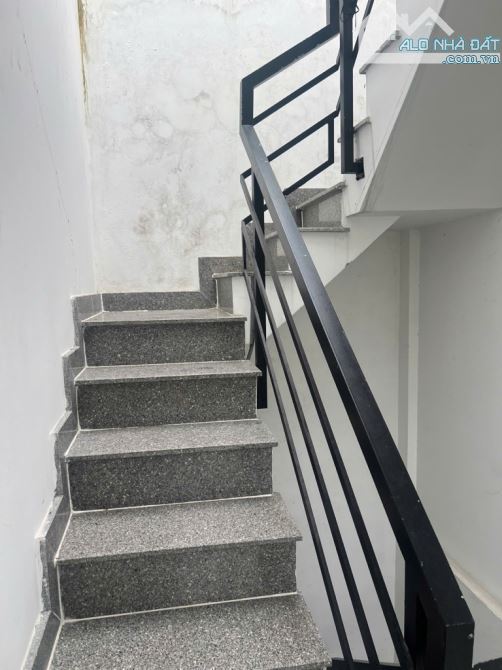Nhà 2 tầng, sổ vuông vắn, Dt: 63 m2 công nhận đủ, chỉ 4,9 tỷ  TL - 4