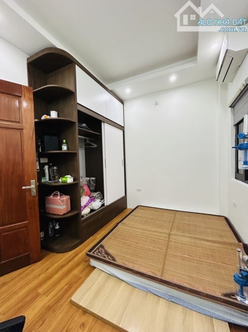 BÁN NHÀ RIÊNG PHỐ YÊN LẠC QUẬN HAI BÀ TRƯNG - Ô TÔ ĐỖ CỬA - CHÀO GIÁ 15.6 TỶ CÓ TL. - 4