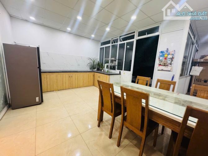 SÁT MT NGÃ TƯ PHẠM VĂN CHIÊU & LÊ ĐỨC THỌ GV - DT 99,3M2 NHÀ CÒN MỚI VÔ Ở NGAY - HXH - 4