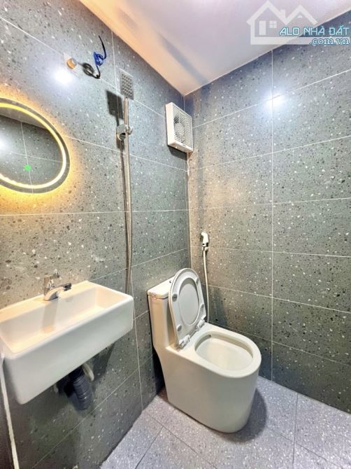 Bán nhà căn góc P.10 Tân Bình, full nội thất xịn sò, sổ vuông A4, chỉ 1.x tỷ - 4