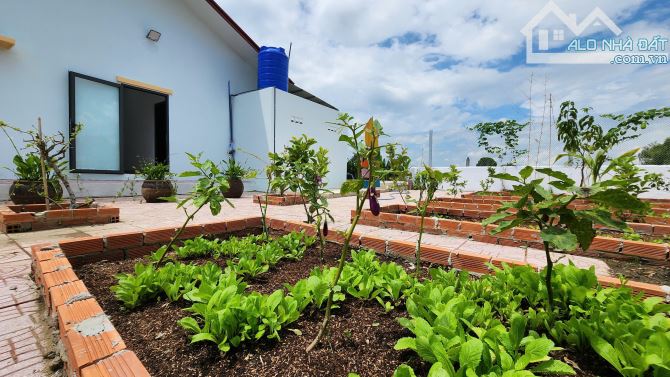 bán nhà vườn siêu đẹp 15x45m, xã Hòa Khánh Tây, Đức Hòa, Long An. Giá bán 4.5 tỷ - 4