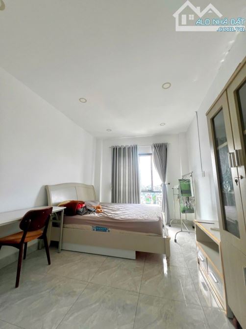 Bán Căn hộ dịch vụ đường Tỉnh Lộ 10, 193m2 ( 8 x 24.5 ) 7 tầng 32 phòng, thu nhập 120tr - 4