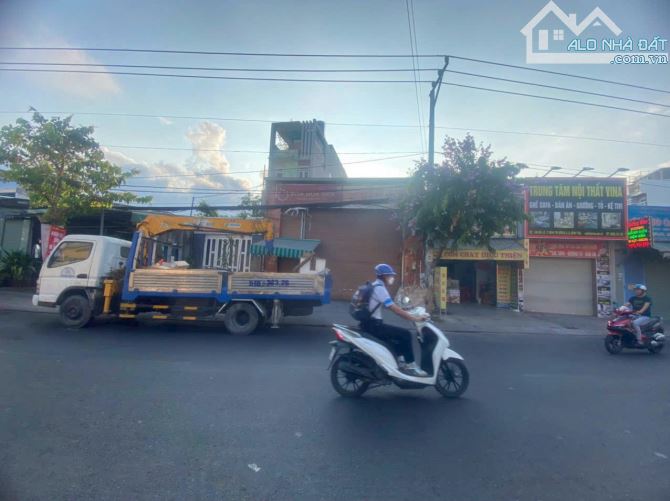 Bán nhà mặt tiền đường Mã Lò 100m2 ( 4 x 25 ) , Mặt tiền Kinh doanh nhà cấp 4 tiện xây cao - 4