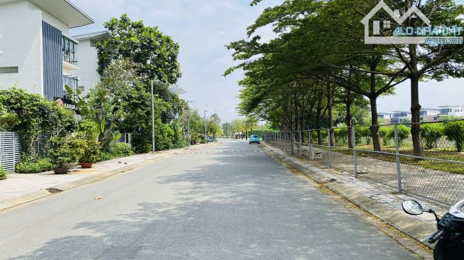 Bán nhà mặt sông dự án The Garland Quận 9 cũ đường Trịnh Công Sơn (246.5m2) 26 tỷ - 4