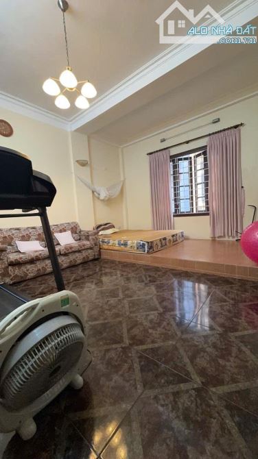 NGUYỄN VĂN HUYÊN - CẦU GIẤY - DT 65M2 x 4T - MT 4,7M-21 TỶ-PHÂN LÔ-2 THOÁNG-GẦN PHỐ - 4