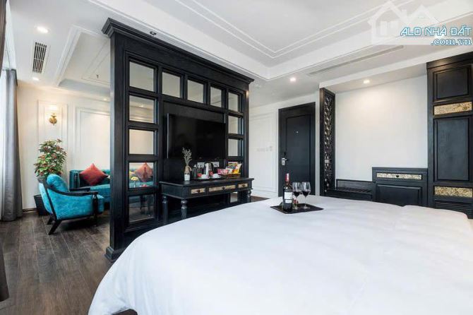 ( Chủ vay Bank Giảm 50 Tỷ ) Bán Khách Sạn Mặt Phố Mã Mây - 360m2 x 9T - MT 12m - 315 Tỷ