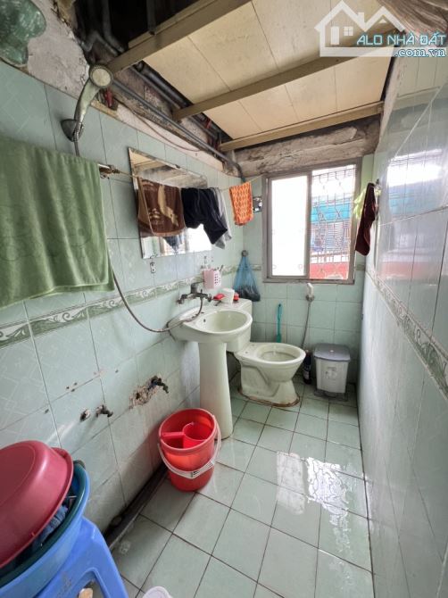 Bán tập thể tầng 2 phố Lương Đình Của (thuộc khu tập thể Kim Liên).  Sử dụng 75m2, - 5