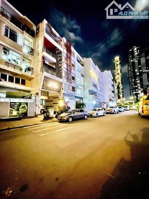 Bán nhà mặt tiền số 2C Nguyễn Ngọc Phương, DT: 5.8*14M. KC: 5 Tầng. Chỉ: 22,8 tỷ - 5