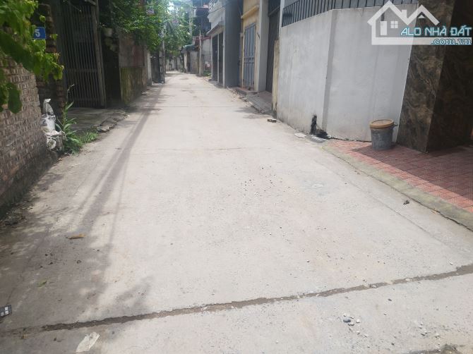 BÁN NHÀ PHỐ THẠCH BÀN LONG BIÊN 5.3 TỶ 35m 5 TẦNG, 3 PN, MT 4m Ô TÔ KINH DOANH, GẦN AEON - 5