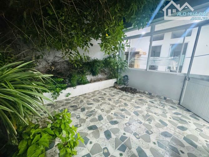 SÁT MT NGÃ TƯ PHẠM VĂN CHIÊU & LÊ ĐỨC THỌ GV - DT 99,3M2 NHÀ CÒN MỚI VÔ Ở NGAY - HXH - 5