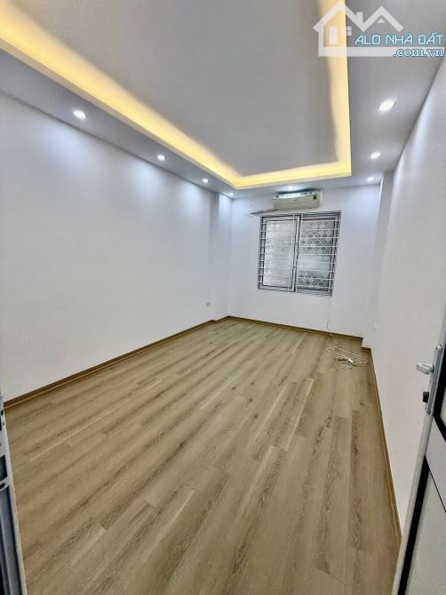HIẾM - NHÀ KIM GIANG 44M2 - MT 5.7M- Ô TÔ ĐỖ CỬA - NGÕ THÔNG - 30M Ô TÔ TRÁNH - NHỈNH 8 TỶ - 5