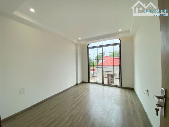 BÁN NHÀ DÂN XÂY NGUYÊN KHÊ Ô TÔ ĐỖ CỬA 40M2 MT5 GIÁ 4.55 TỶ - 4