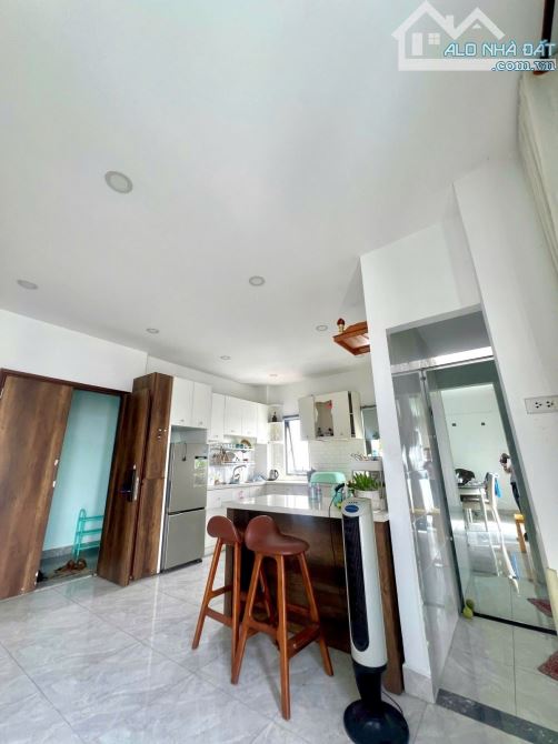 Bán Căn hộ dịch vụ đường Tỉnh Lộ 10, 193m2 ( 8 x 24.5 ) 7 tầng 32 phòng, thu nhập 120tr - 6