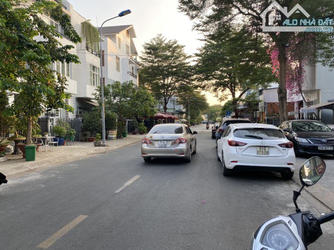 Bán nhà biệt thự dự án Gia Hòa mặt đường Nguyễn Đình Thi Quận 9 cũ gần chợ (254m2) 25 tỷ - 6