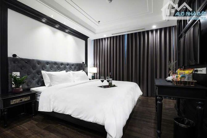 ( Chủ vay Bank Giảm 50 Tỷ ) Bán Khách Sạn Mặt Phố Mã Mây - 360m2 x 9T - MT 12m - 315 Tỷ