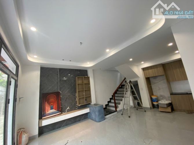 BÁN NHÀ DÂN XÂY NGUYÊN KHÊ Ô TÔ ĐỖ CỬA 40M2 MT5 GIÁ 4.55 TỶ - 6