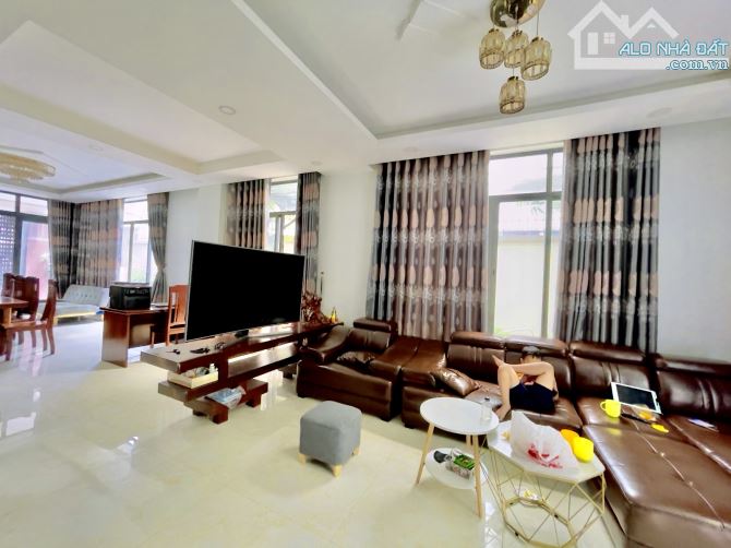 BIỆT THỰ COMPOUND NGAY GLOBAL CITY - CAO TỐC - ĐỖ XUÂN HỢP - 180M2 - 4 TẦNG ĐÚC MỚI - 8