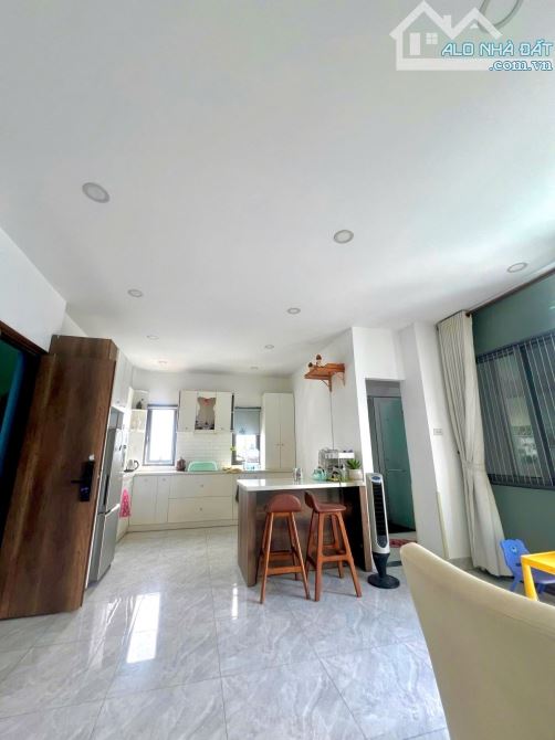 Bán Căn hộ dịch vụ đường Tỉnh Lộ 10, 193m2 ( 8 x 24.5 ) 7 tầng 32 phòng, thu nhập 120tr - 8