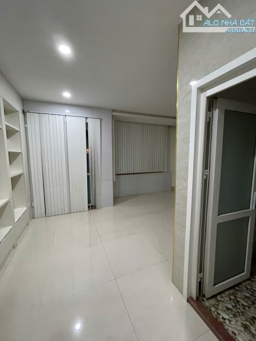 Bán nhà mặt tiền số 2C Nguyễn Ngọc Phương, DT: 5.8*14M. KC: 5 Tầng. Chỉ: 22,8 tỷ - 9
