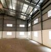 Cho thuê kho xưởng có: khuôn viên 3.300m2, xưởng xd 300m2 Đức Hòa, Long An giá 11tr/tháng